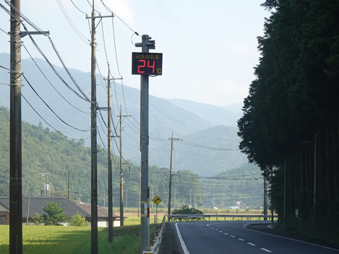 道の温度計24度