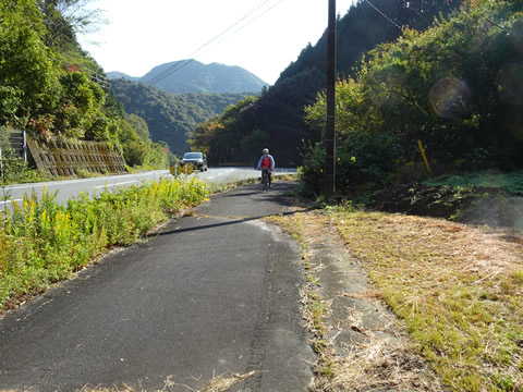 山口からの峠の頂上手前