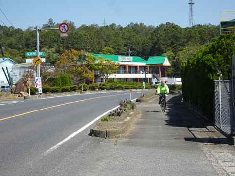 490号の峠の頂上