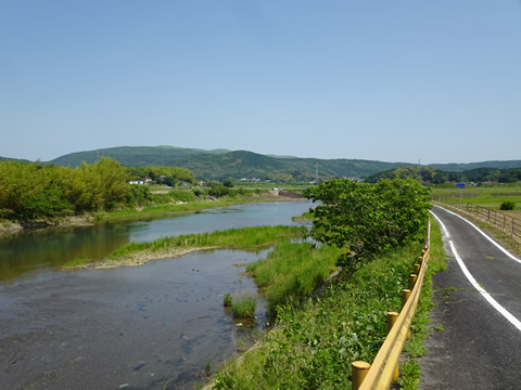 川沿いの自転車道