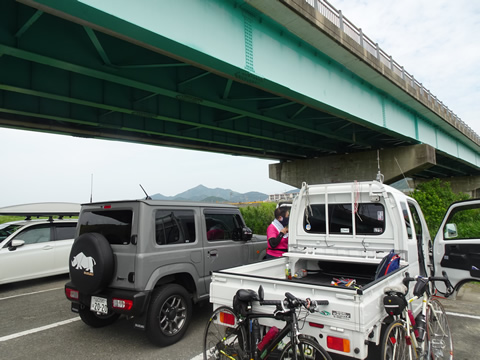 佐波川自転車道河川敷駐車場