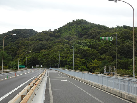 大三島橋の上・強風です