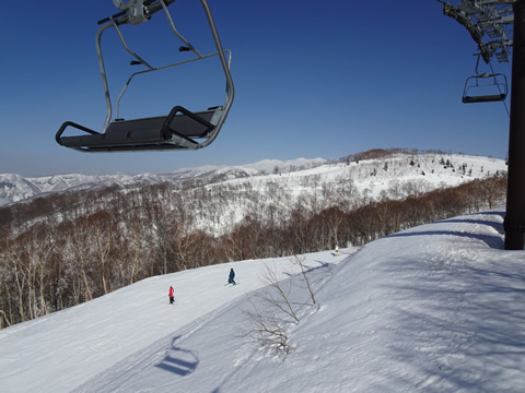 トップからは遠くの山々が良く見えてきました