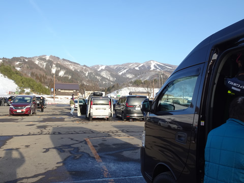 帰る前の駐車場・良く晴れました