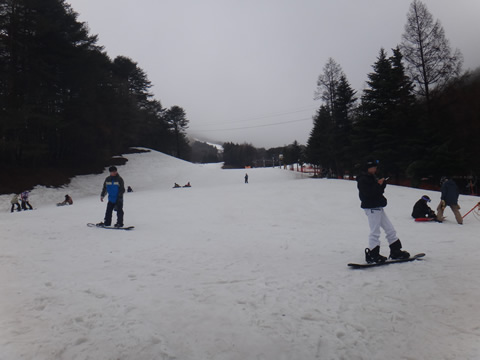 今日は朝から雨で人は少な目です