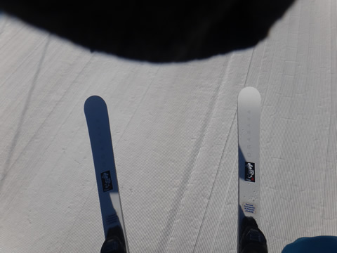 リフトからゲレンデですがカリカリのようです