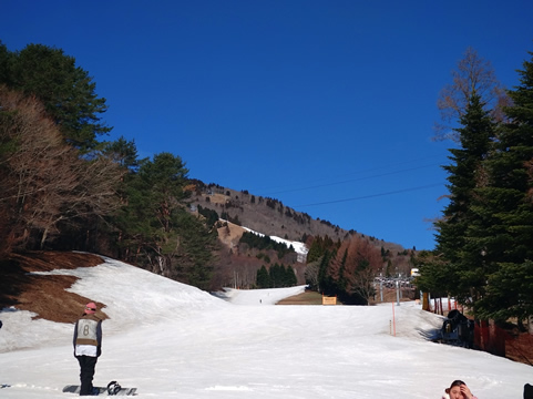 綺麗な青空で春スキー