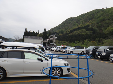 売店側に停められました