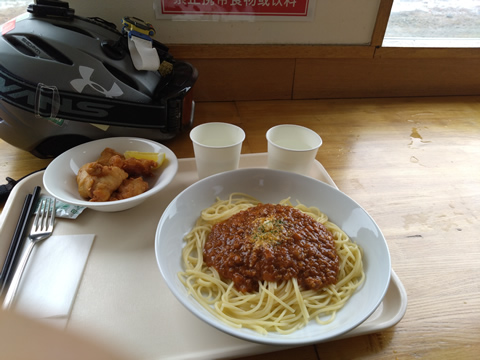 早目の昼食でした