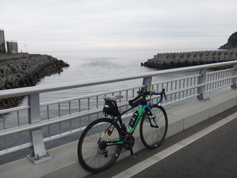 粭島に渡る橋の上