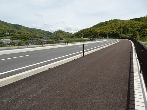 防府側からは長い上りです