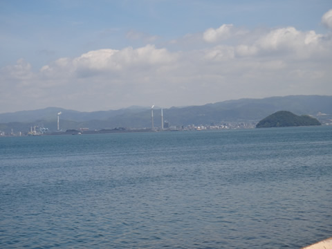 今日は西からの風です