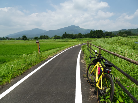 快湯館手前の自転車道